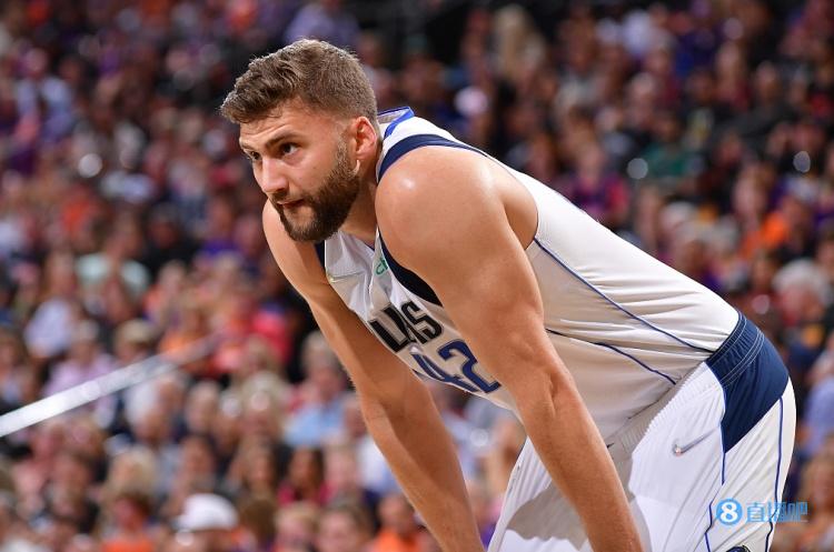 名记：独行侠克莱伯&灰熊康查尔下赛季合同已转为全额保障