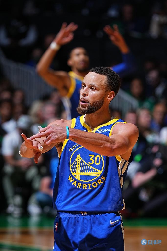 名嘴晒图过去50年50大球星:科比第6库里进前10 前三未揭晓