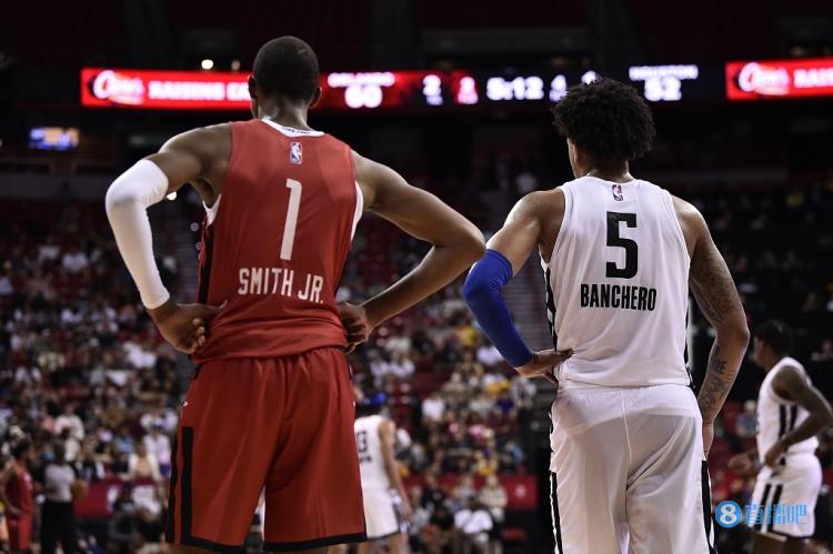 火箭夏联主帅：这只是贾巴里的首场比赛 看录像时他能学到更多