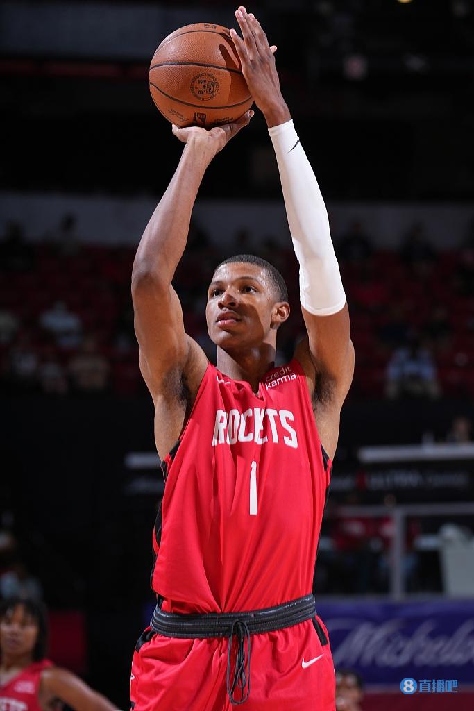 发挥不俗！贾巴里-史密斯上半场7中3独得11分 精准长传惊艳全场