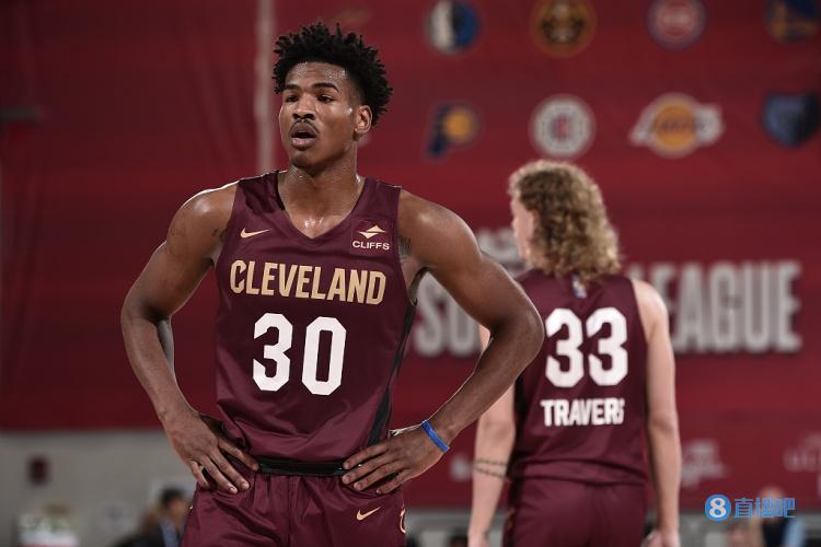 攻防在线！阿巴基13投7中得24分3板1助 三分8中4另有3次抢断