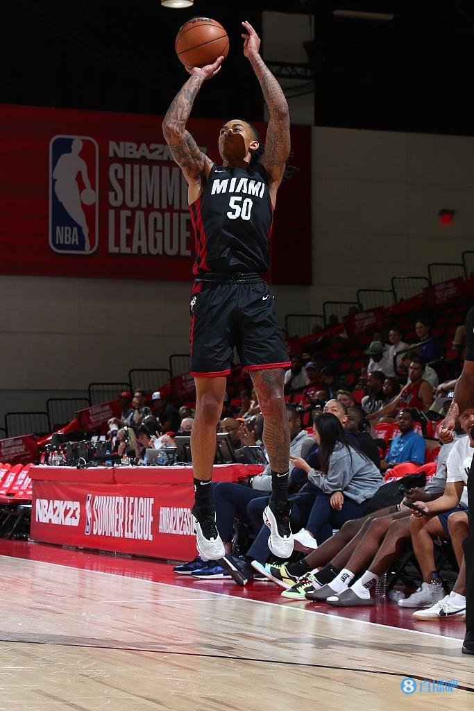 率队18分逆转!奥曼21中8得26分7板6助3帽 末节9分+关键三分