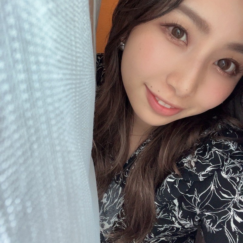 itotii正妹：跨部一字劈开！写真偶像《河地柚奈》筋超软一抬腿就轻松顶天！