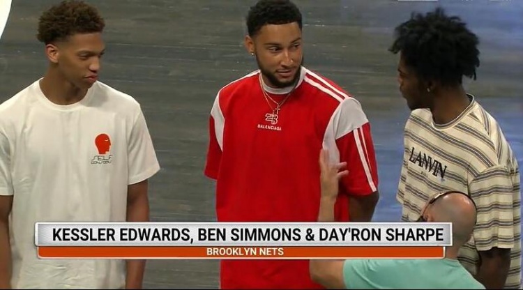 本-西蒙斯带爱德华兹和夏普观战纽约自由人的比赛