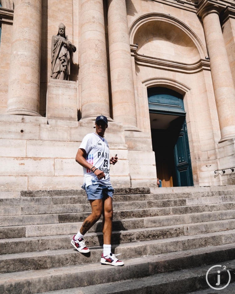 御用摄影师晒普尔巴黎帅照：欧洲步行者！