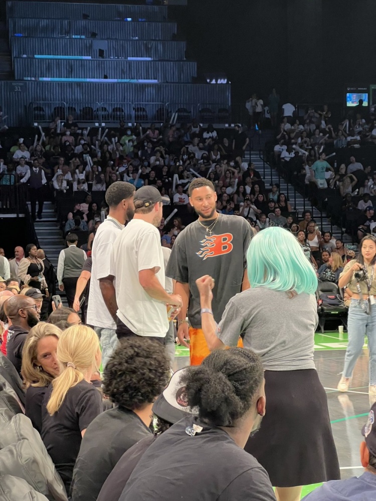 本西又双叒叕去看自由人比赛了！这次带了奥尼尔&乔哈&威廉姆斯