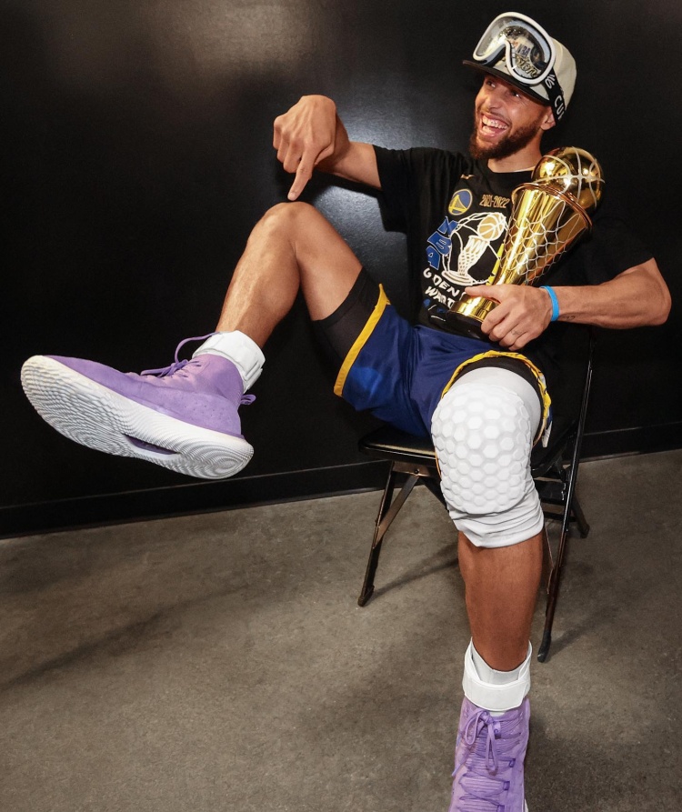 穿它没输过！库里4 Flotro紫色战靴今日官方再售