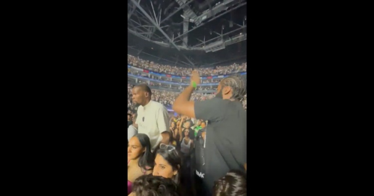 两兄弟合作个专辑？?KD和哈登一起参加音乐会 现场气氛火爆