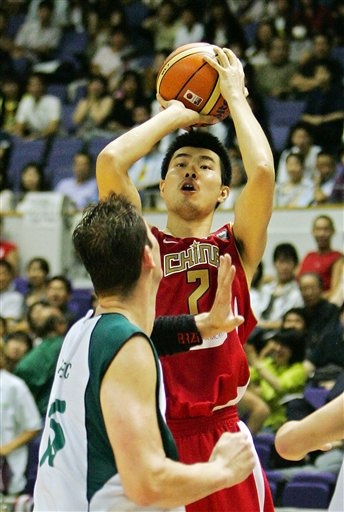 还记得那个全场只进一球 但拯救了整支中国男篮命运的男人吗？