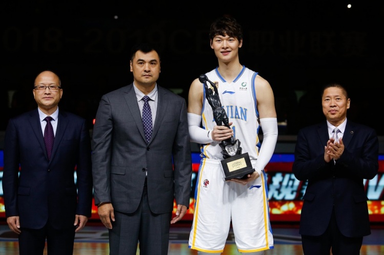 “战神”刘玉栋：无所不能打服姚明 十块碎骨也无法击倒的硬汉