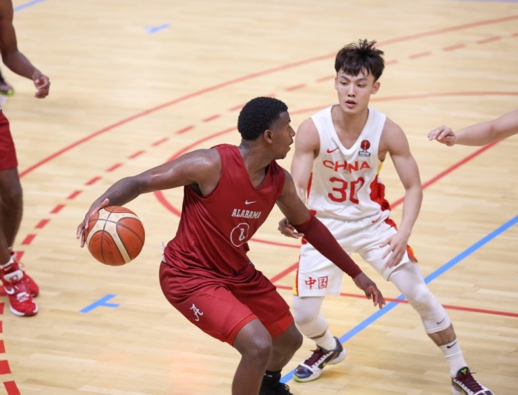 媒体人谈男篮为何不找欧洲球队热身:若临时邀约成行的概率很低