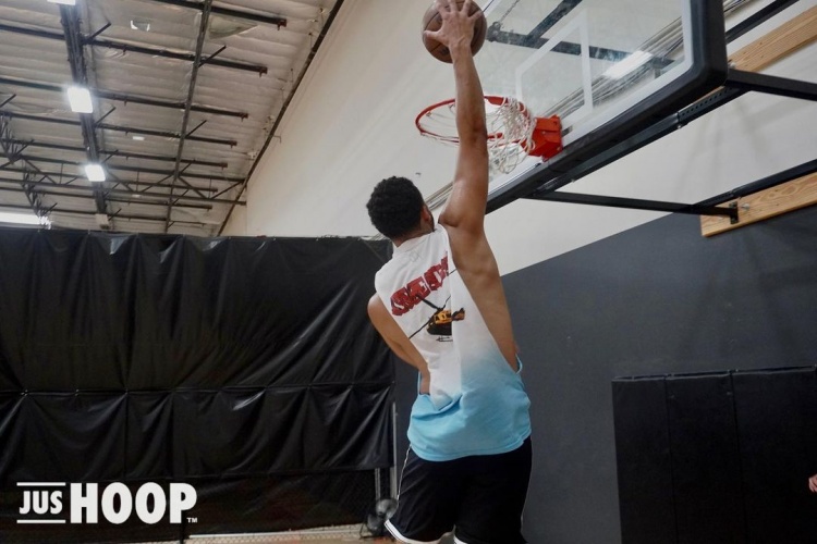 知名训练师晒本-西蒙斯训练照:埋头苦练 磨砺前行??