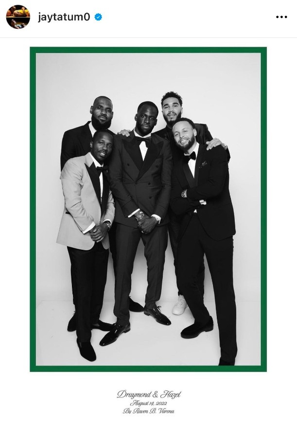 其乐融融！塔图姆晒出追梦婚礼上与詹姆斯、库里等人合影