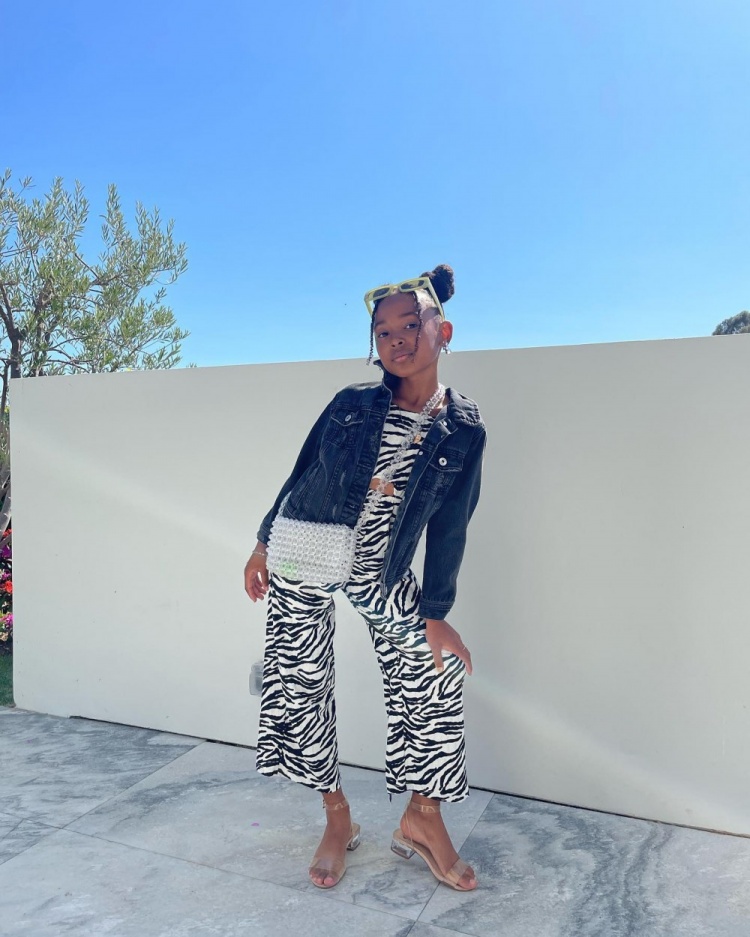 吾家有女初长成!詹姆斯晒小女儿近照:我宣布我沦陷了