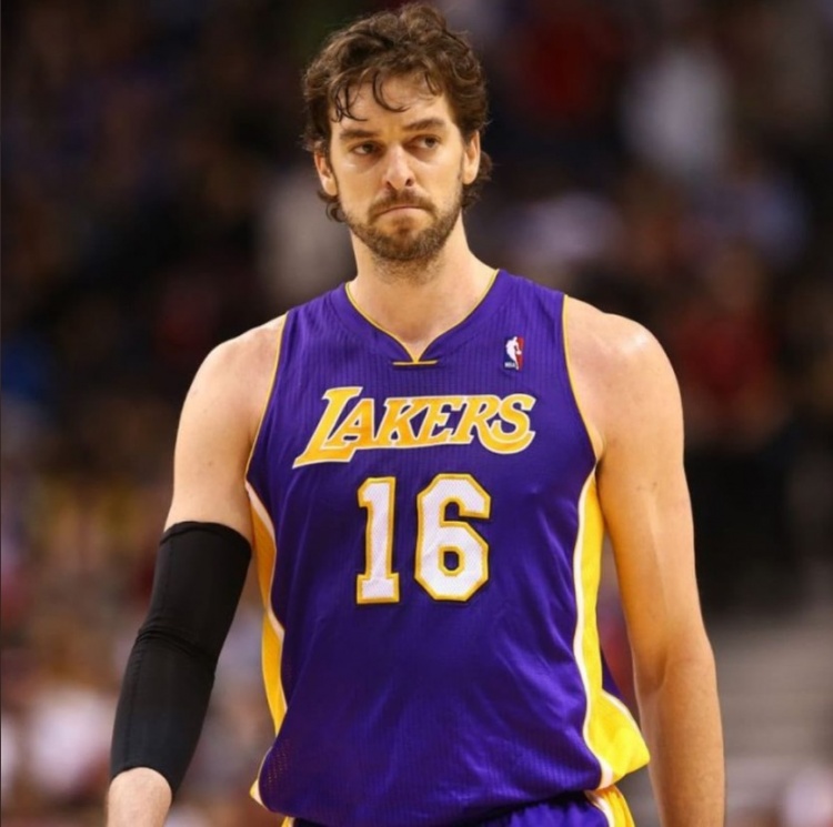 湖人官宣将退役自己球衣！保罗-加索尔：感激不尽&荣幸之至?