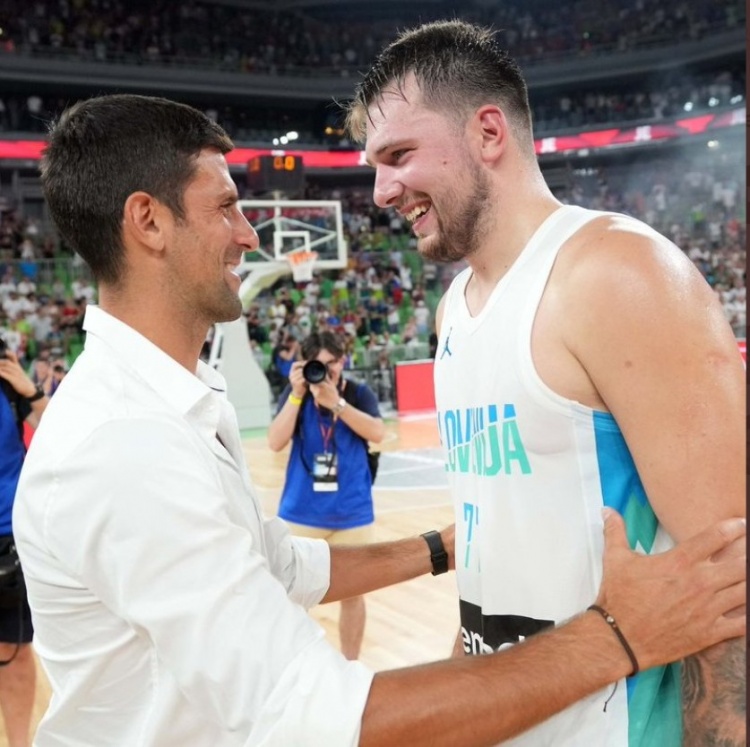 梦幻联动!国际篮联晒东契奇与德约科维奇合照