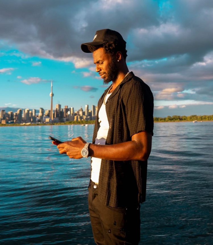 维金斯晒帅照:旁观者很难理解 当局者很难解释