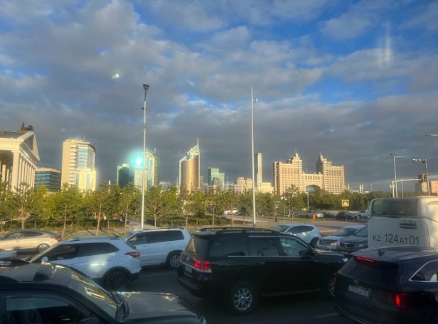 天气播报员上线！周琦晒哈萨克斯坦天空照：八点的天 亮晶晶！