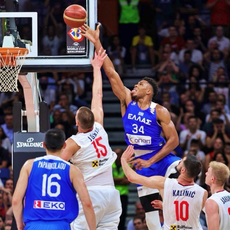 MVP对决!字母哥欧洲步迎扣约基奇 约基奇背身勾手强吃字母