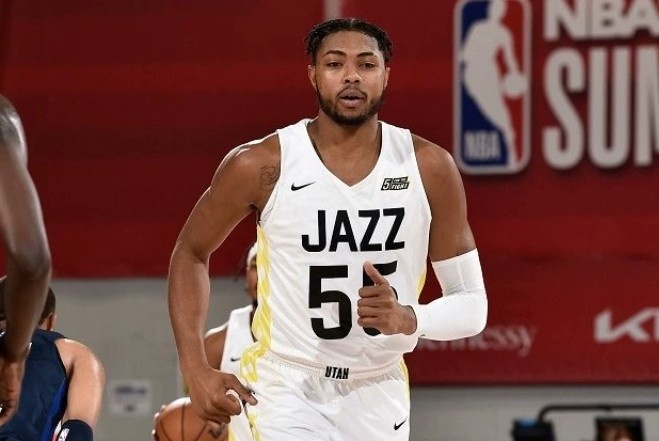 名记:卡波科洛与绿军签下的是一份非保障的Exhibit 10训练营合同