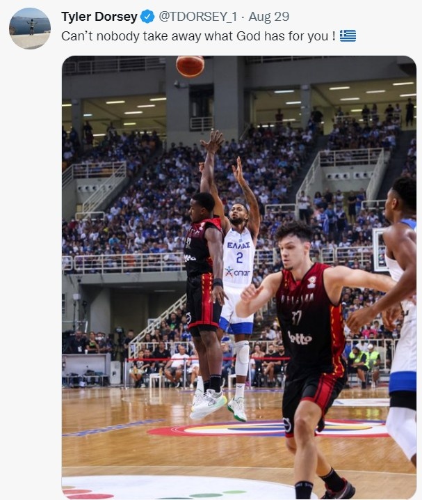 泰勒-多西晒国家队赛场照：没人能夺走上帝赐予你的东西