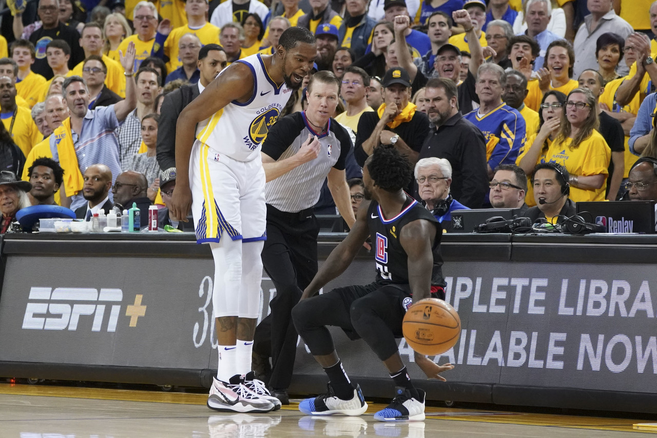 贝弗利回喷KD:谁TM在说你了?你自己提出来的