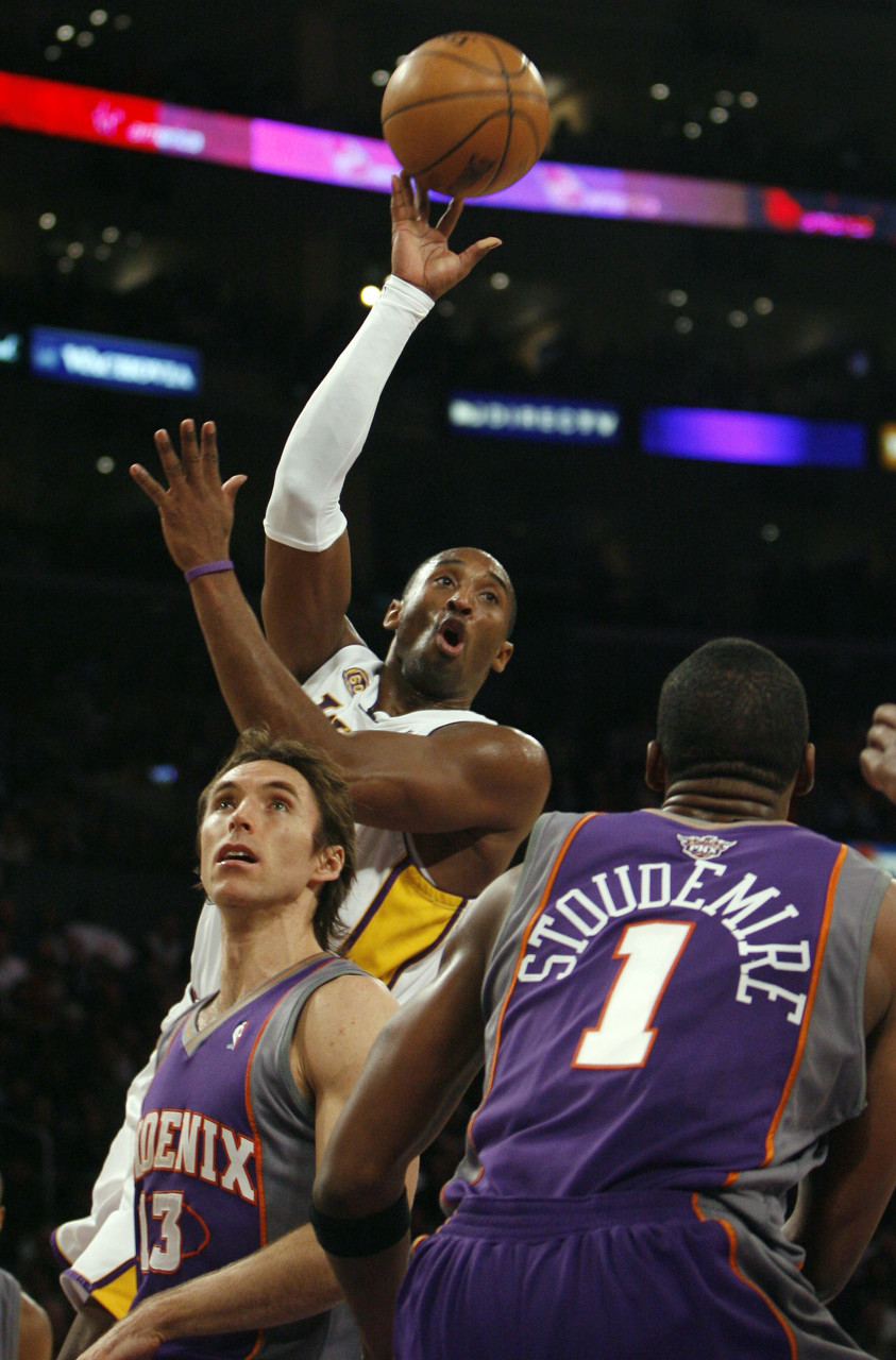 前NBA球员:欧文曾当众让纳什把两座MVP奖杯还给科比 说他不配