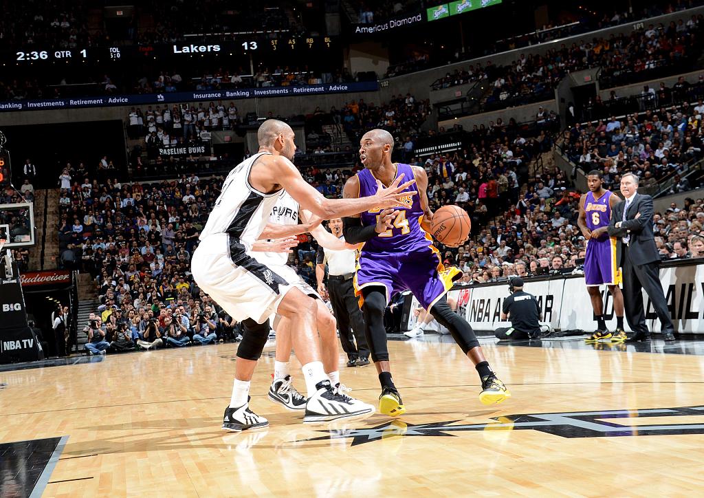 马刺官方晒出“GDP”与科比比赛旧照 湖人官方回复:??