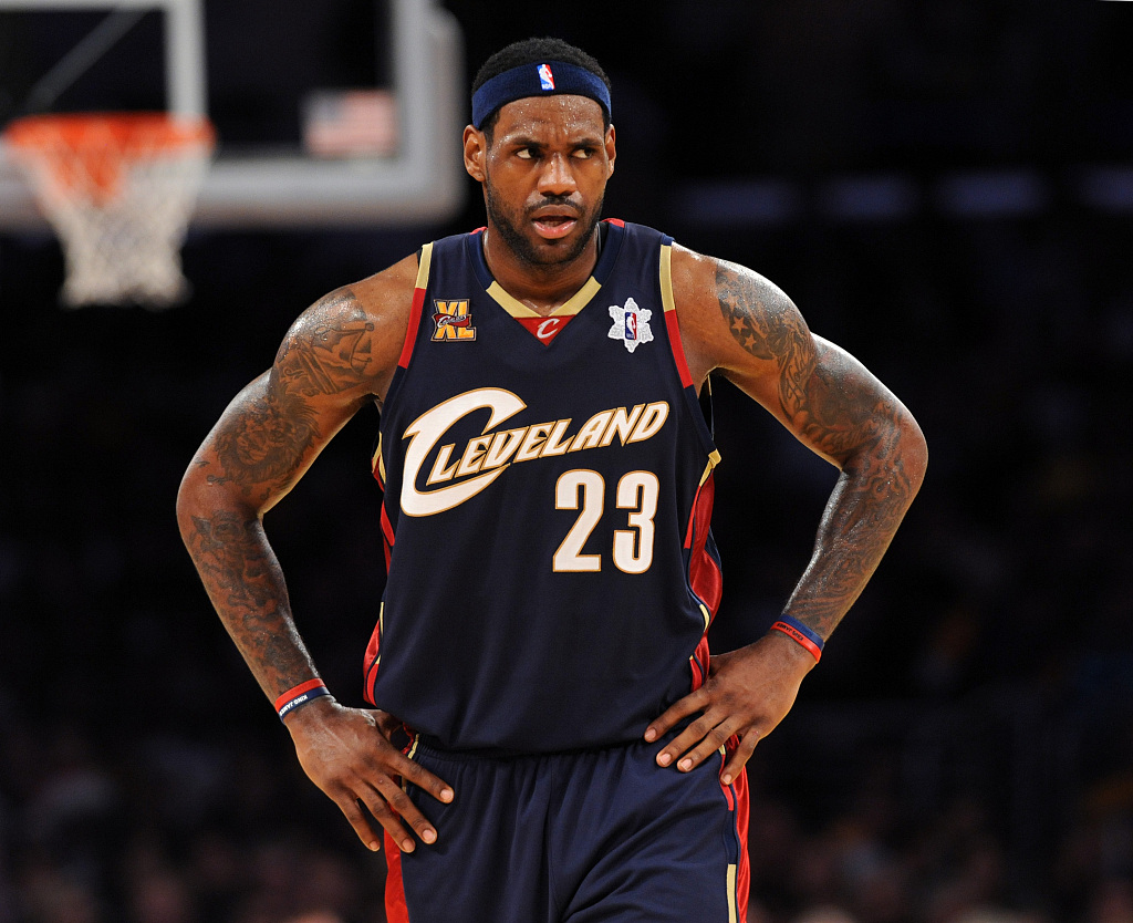 骑士补强三号位有何选择？詹姆斯维金斯是最优解，库兹马更易得