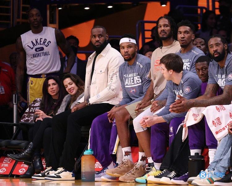 队记：湖人的自由市场引援已结束 将空一个名额留着交易或买断