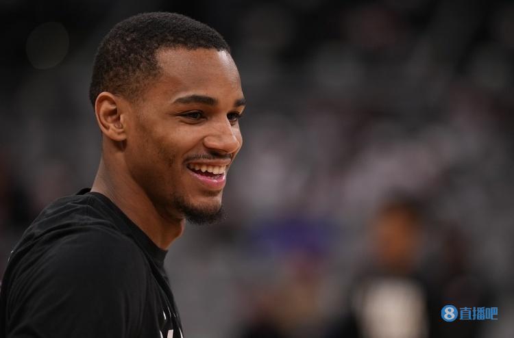 美媒打趣：离开马刺后德章泰-穆雷从“老白”变成了“海森堡”