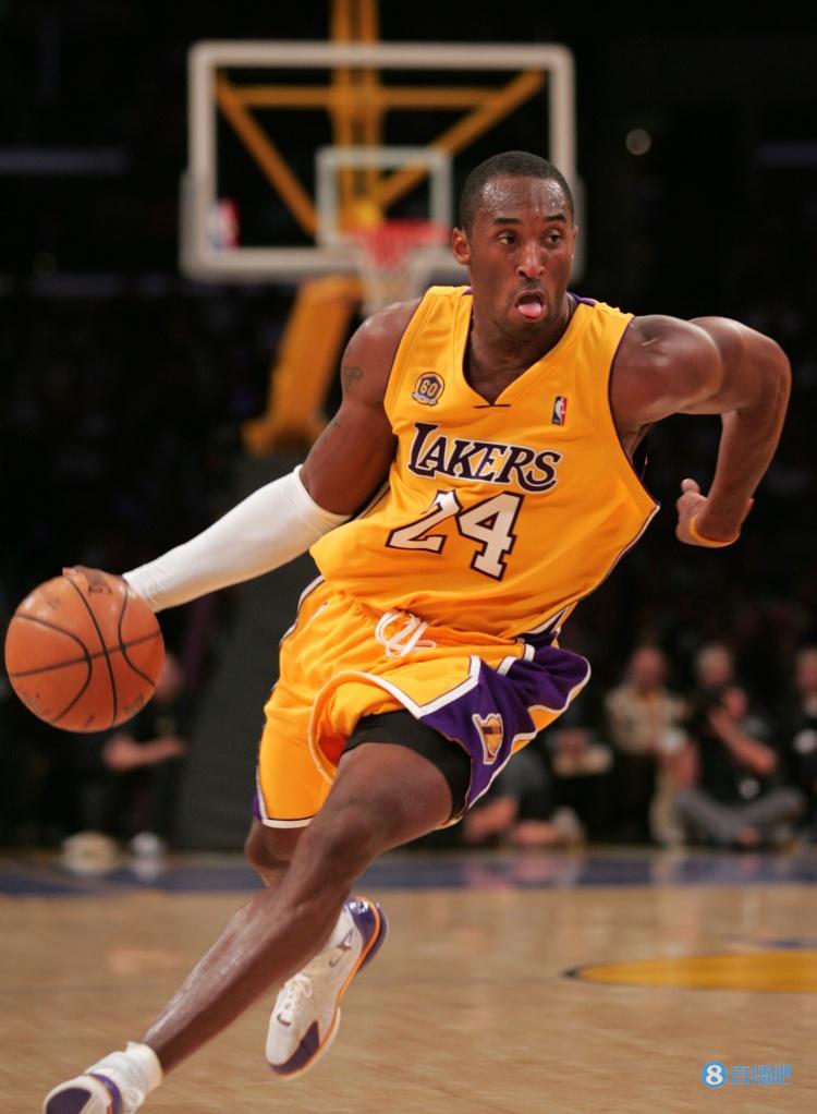 数据网站:2007年3月科比曾连续4场砍下50+ 当月场均40+6+5