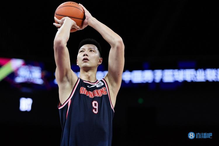 易建联：盼中国孩子能有更多机会和平台感受篮球带给他们的快乐