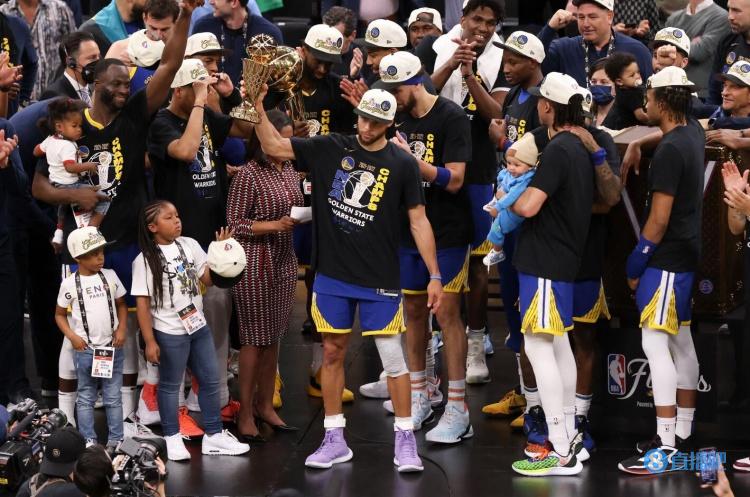 库里：卫冕总冠军很难 但为勇士队拥有这个机会感到兴奋