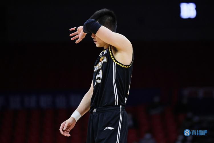 郭艾伦谈转会:体育局不让走 俱乐部没开条件直接不同意