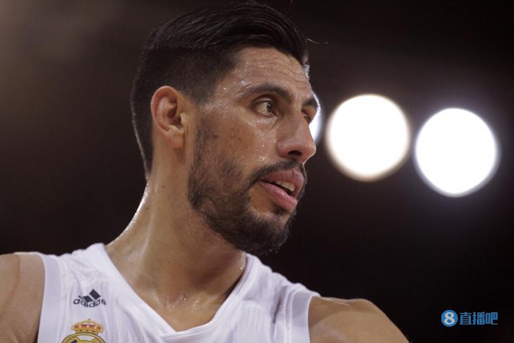 前NBA球员古斯塔沃-阿永宣布退役 曾带领墨西哥夺得美洲杯冠军