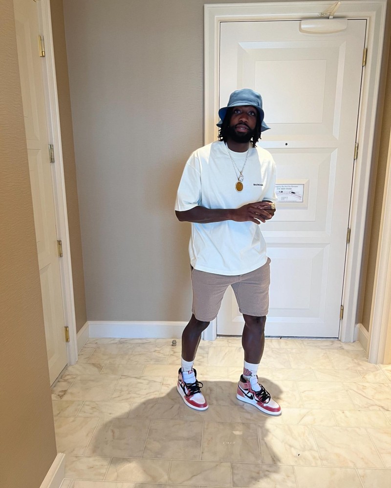 女友出席贝弗利新援发布会&共同合影 随后INS互动撒狗粮??