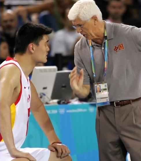 “银狐”哈里斯名人堂宣传片提及执教多名著名球员:科比姚明在列