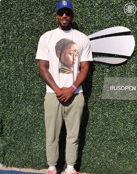 ?快船官方晒出小卡观战美网照片：莱昂纳德在美网现场微笑?