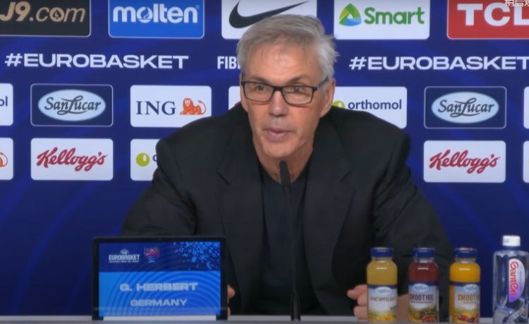 德国男篮主帅:我们全场的进攻表现相当出色 关键是下半场的防守