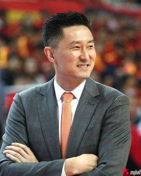 迈博体育 一夜3消息!杜锋拒绝下课,辽篮官宣续约郭艾伦