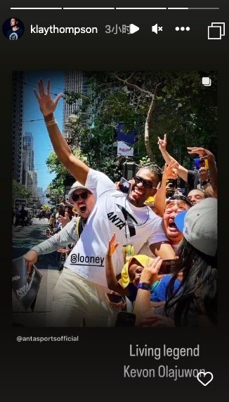 克莱转发卢尼夺冠游行照:活着的传奇 凯文-奥拉朱旺