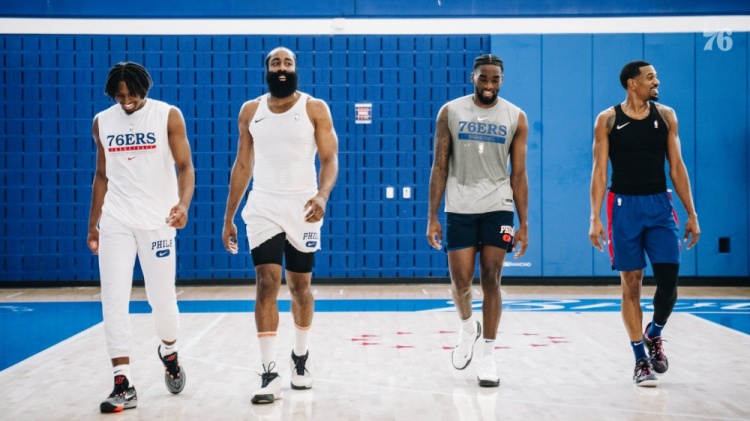 准备出击！76人官推晒哈登、马克西、梅尔顿、米尔顿训练场合照