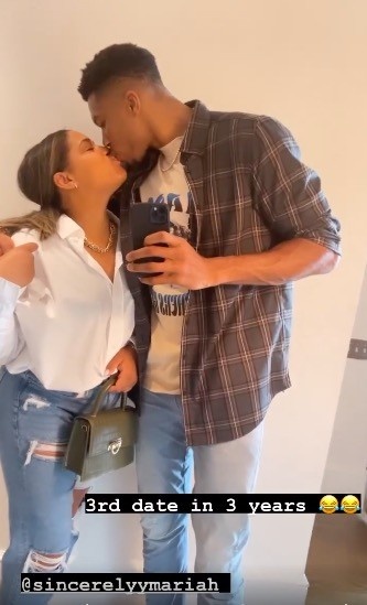 字母哥晒与女友亲密瞬间：三年来第三次约会??