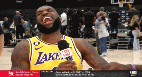 贝弗利打趣：勒布朗被我盖是他的高光时刻！老詹狂笑：他有毛病