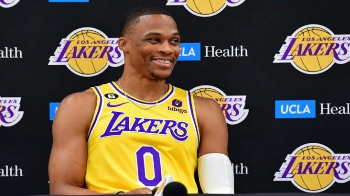 威少:我会做对球队最有利的事 去做球队要求我做的任何事