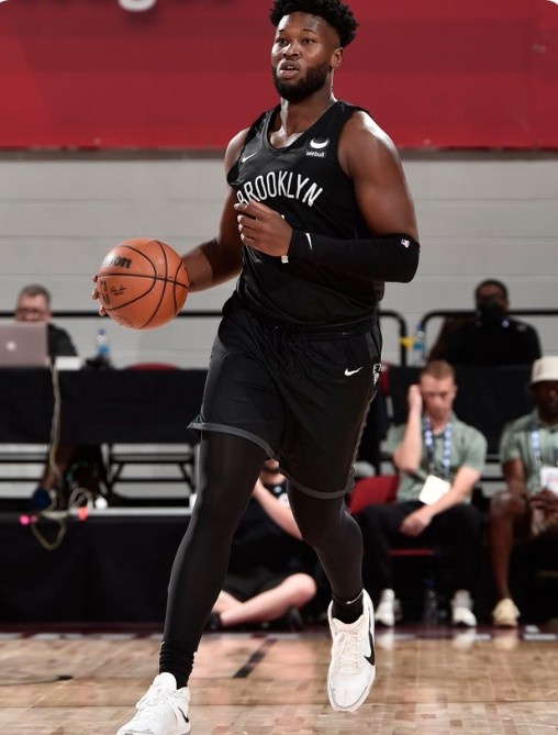 队记:篮网签下前锋雷匡-格雷 训练营20人大名单满员