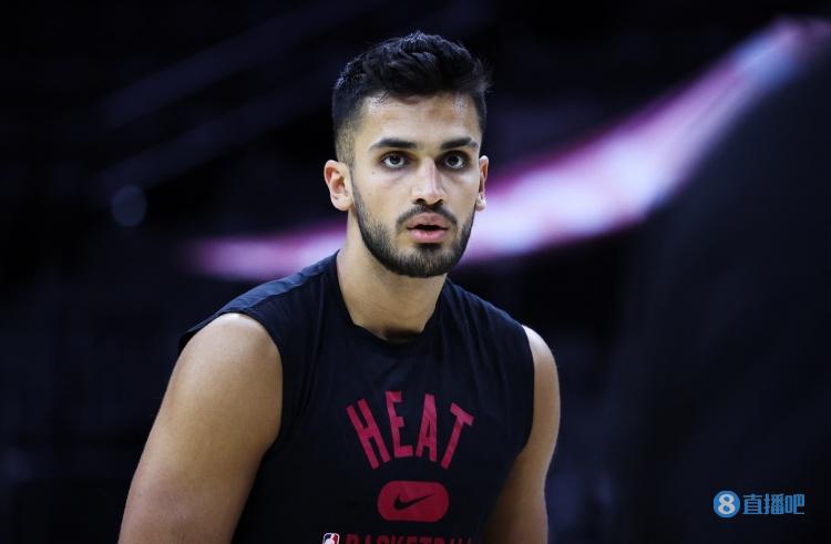 尤特赛文：首要目标是要获得轮换位置 我尝试在减脂的同时增重