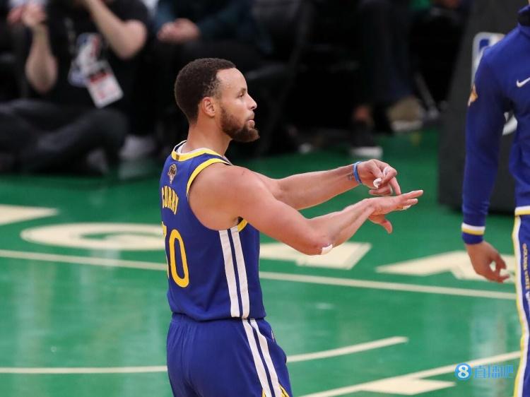 迈尔斯：库里万中无一 他是我们从低谷走向冠军的最重要原因