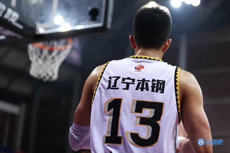 王猛：郭艾伦乐意留下是让人心头一震的好事